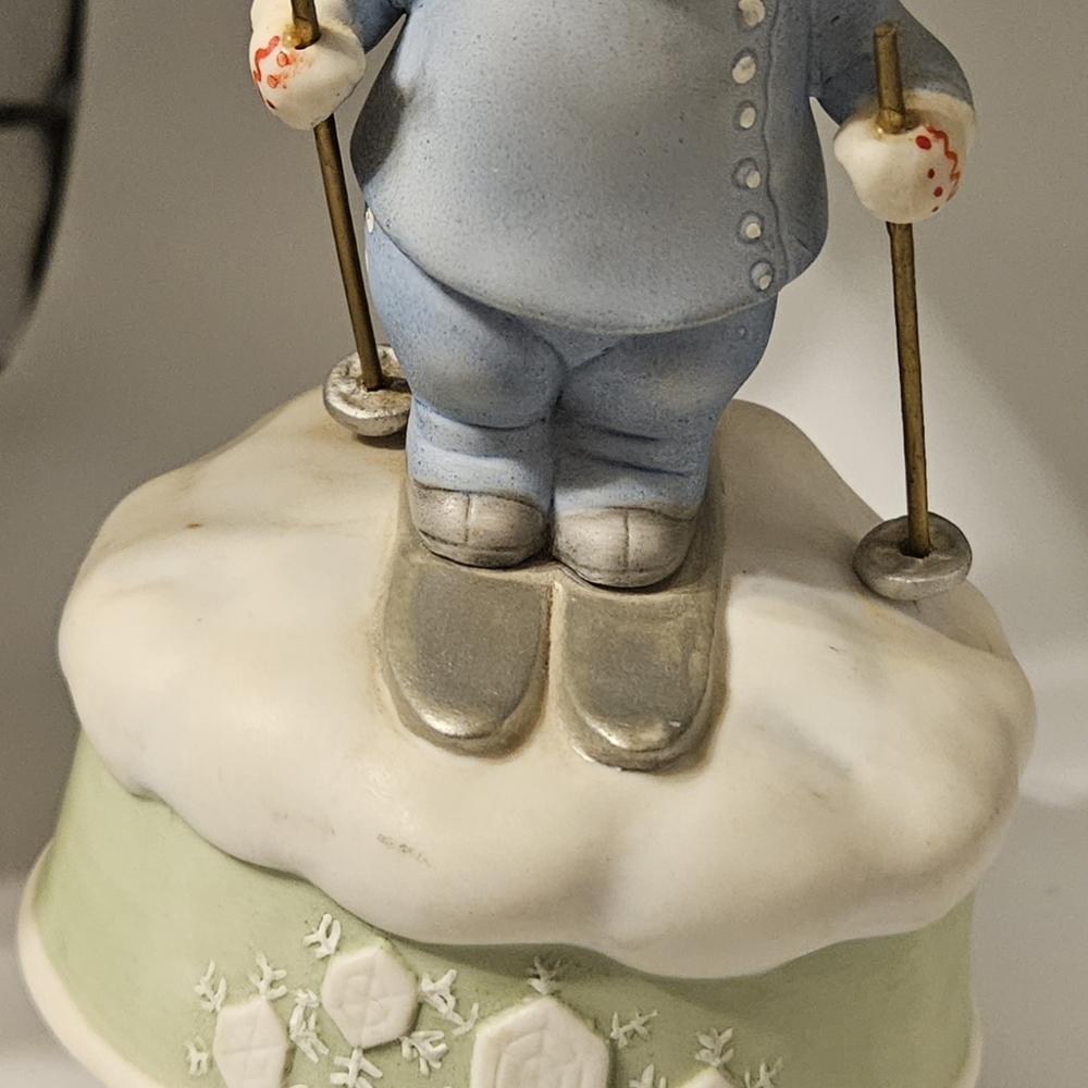 Vintage 1985 Schmid Kitty Cucumber Music Box Kitty Skiing on White Snow.